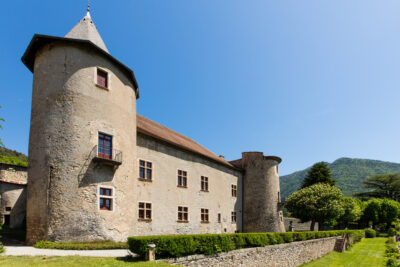 Château de Montmaur vue d'extérieur - Agrandir l'image 1 sur 15, fenêtre modale