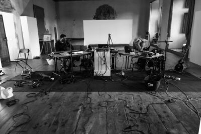 Résidence artistique "Chiens Fous" ©Yoann LeChat Perrottey - Agrandir l'image 5 sur 6, fenêtre modale